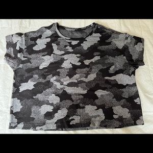 Lululemon Cates Tee Train Heritage Speckle Camo Size 6